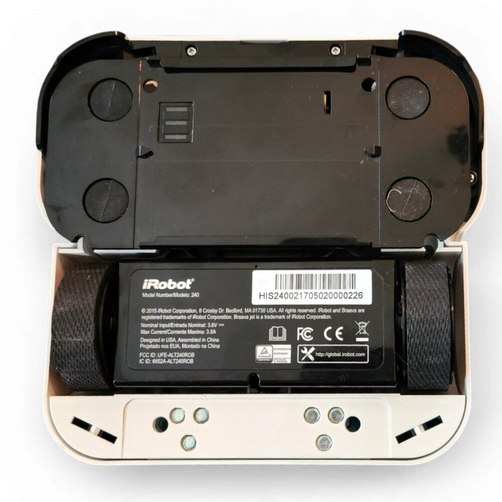 iRobot Braava Jet 240 Robot Mop with extra pads - Picture 5 of 7